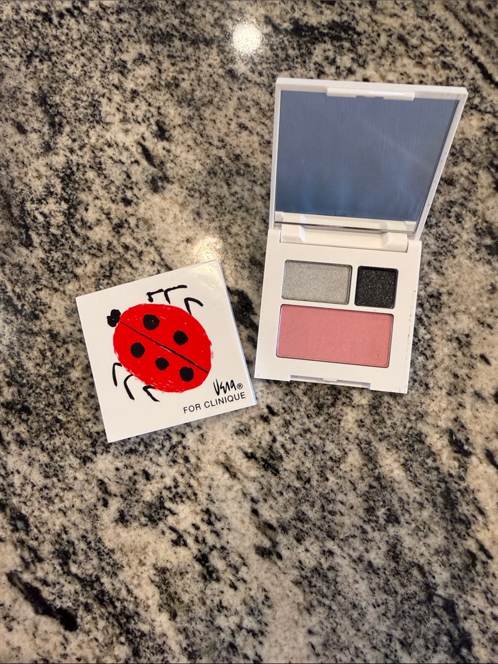 Clinique - Eyeshadow & Blush Compact
